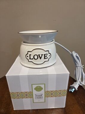 Scentsy White Ceramic Wax Warmer with LOVE Emblem